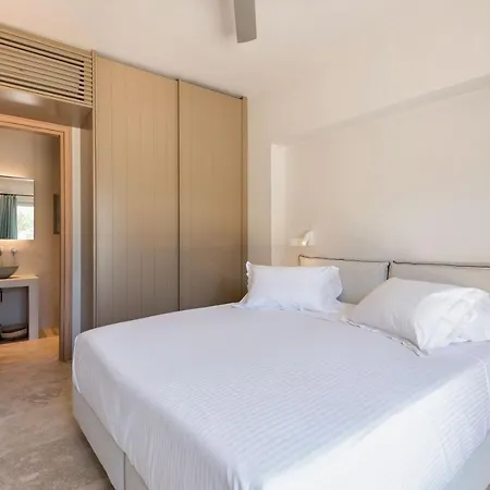 Paros Sleeps 8 Pool Air Con Wifi T714111 Villa